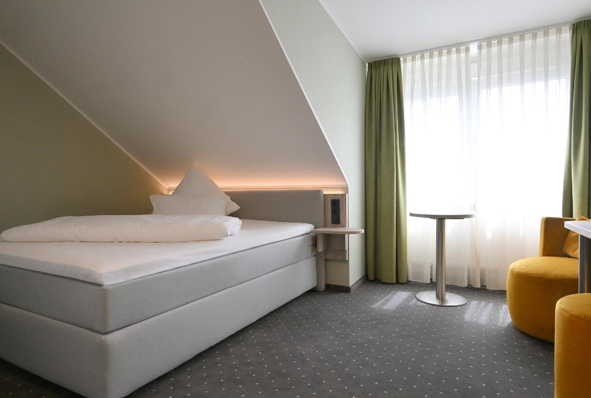 Hotel Restaurant Zur Post Lohfelden Екстер'єр фото